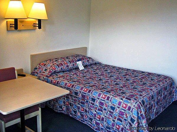 Americas Best Value Inn Μπόουλινγκ Γκριν Δωμάτιο φωτογραφία