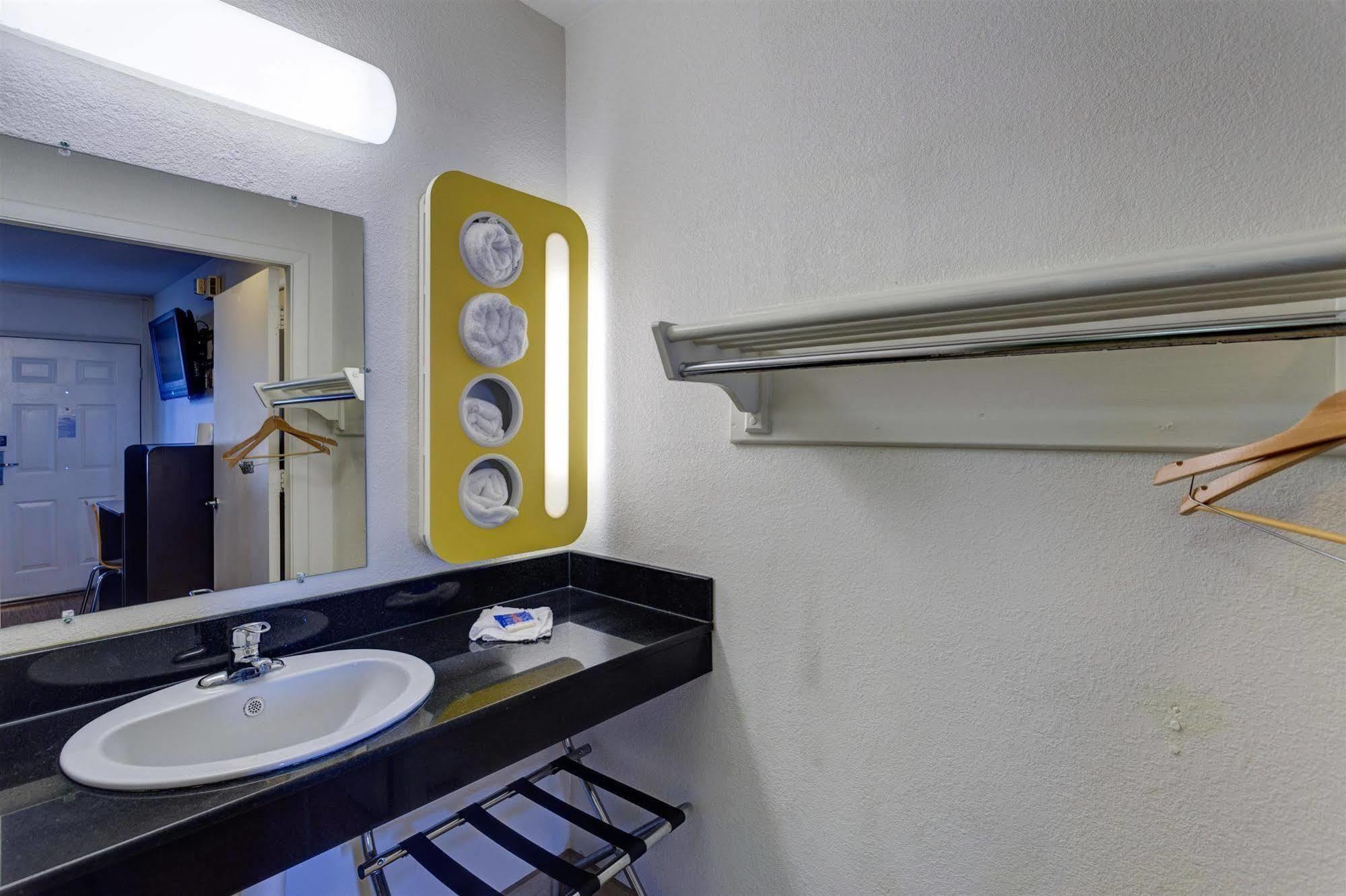 Americas Best Value Inn Μπόουλινγκ Γκριν Εξωτερικό φωτογραφία